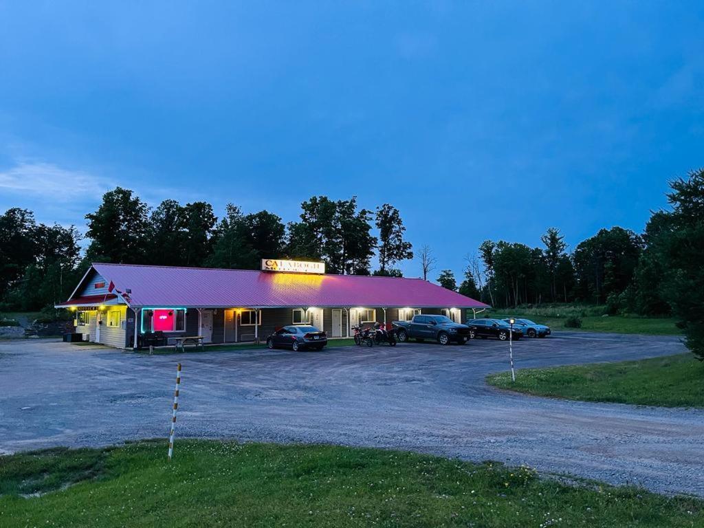 Calabogie Motor Inn Esterno foto