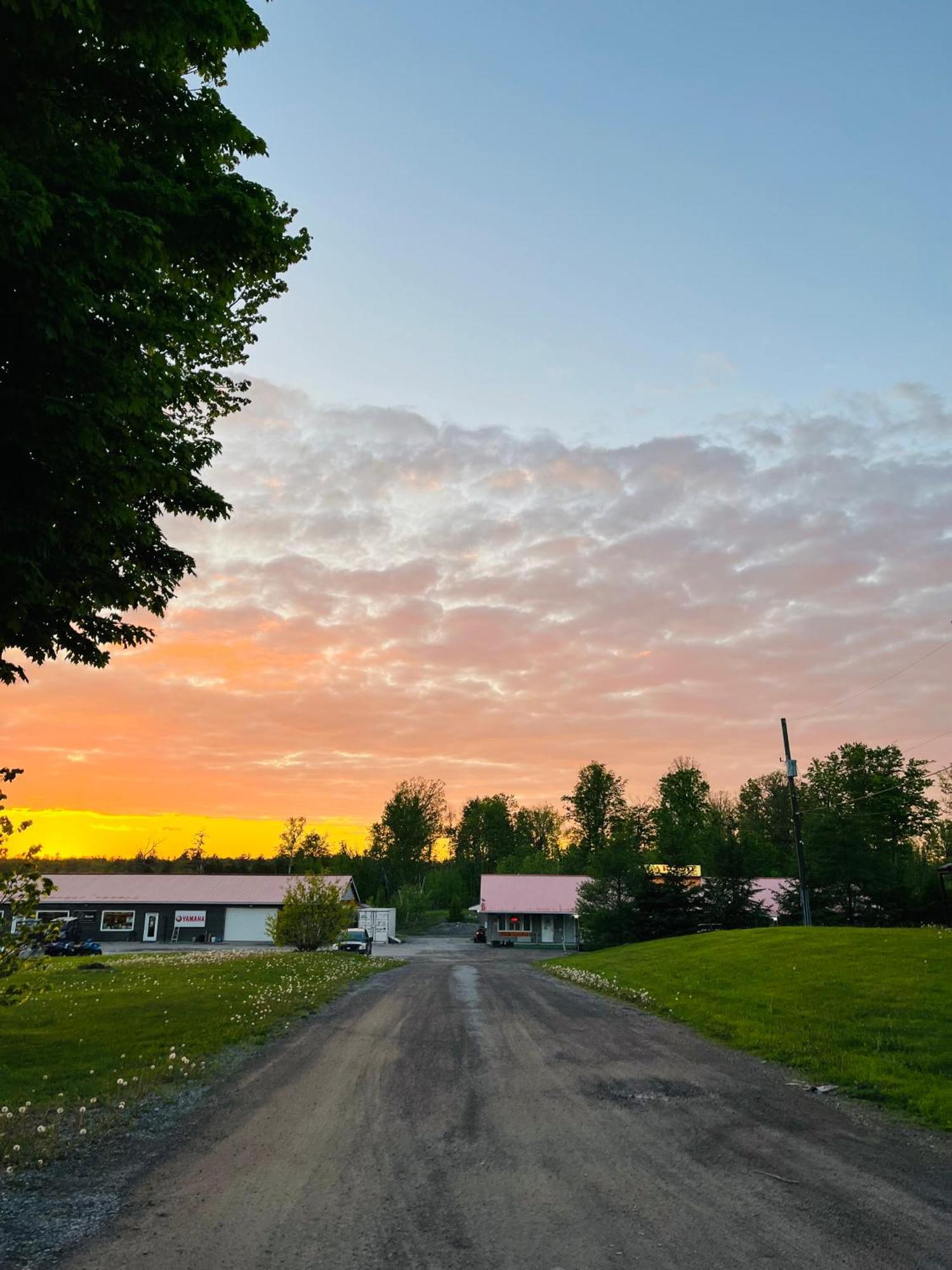Calabogie Motor Inn Esterno foto