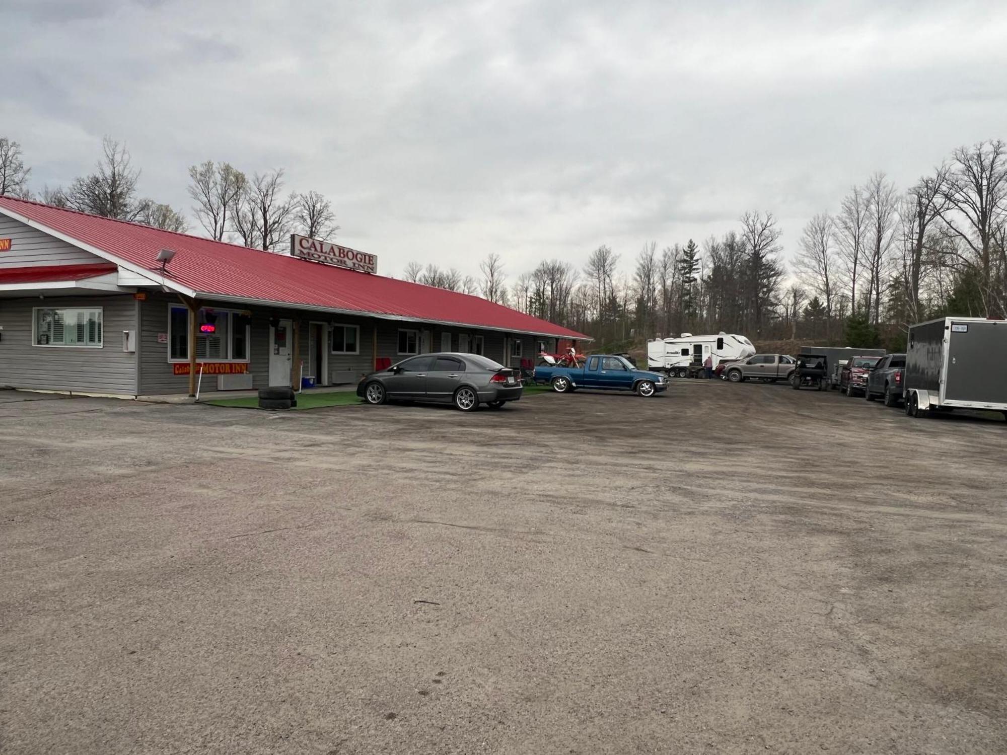 Calabogie Motor Inn Esterno foto